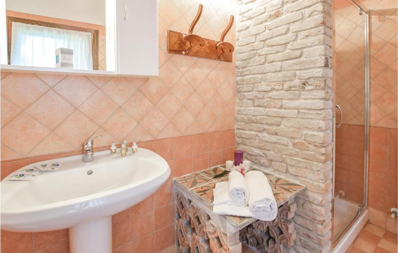 2 Bedroom Awesome Home In Taglio Di Po Ro ポルト・ヴィーロ エクステリア 写真