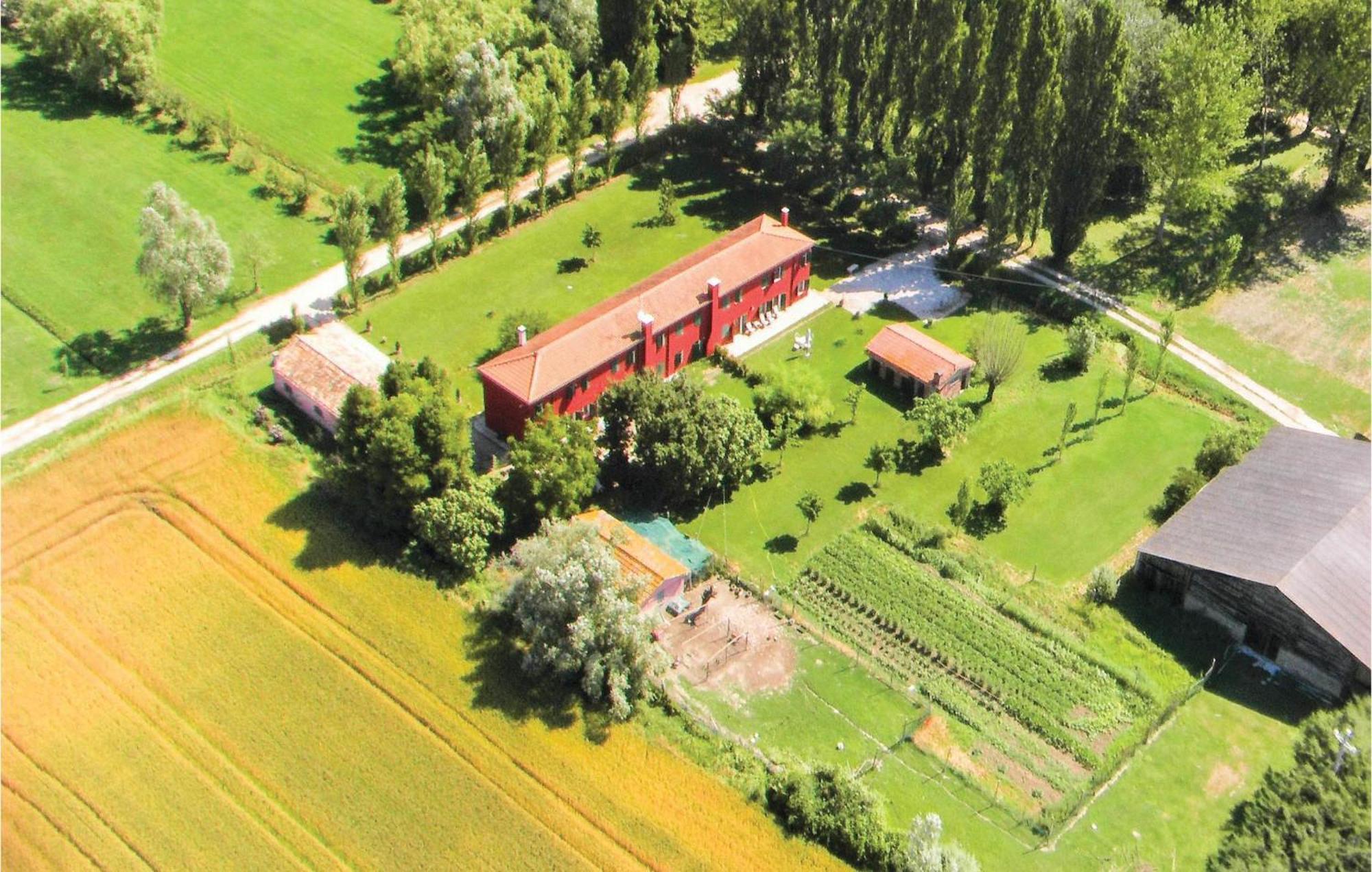 2 Bedroom Awesome Home In Taglio Di Po Ro ポルト・ヴィーロ エクステリア 写真