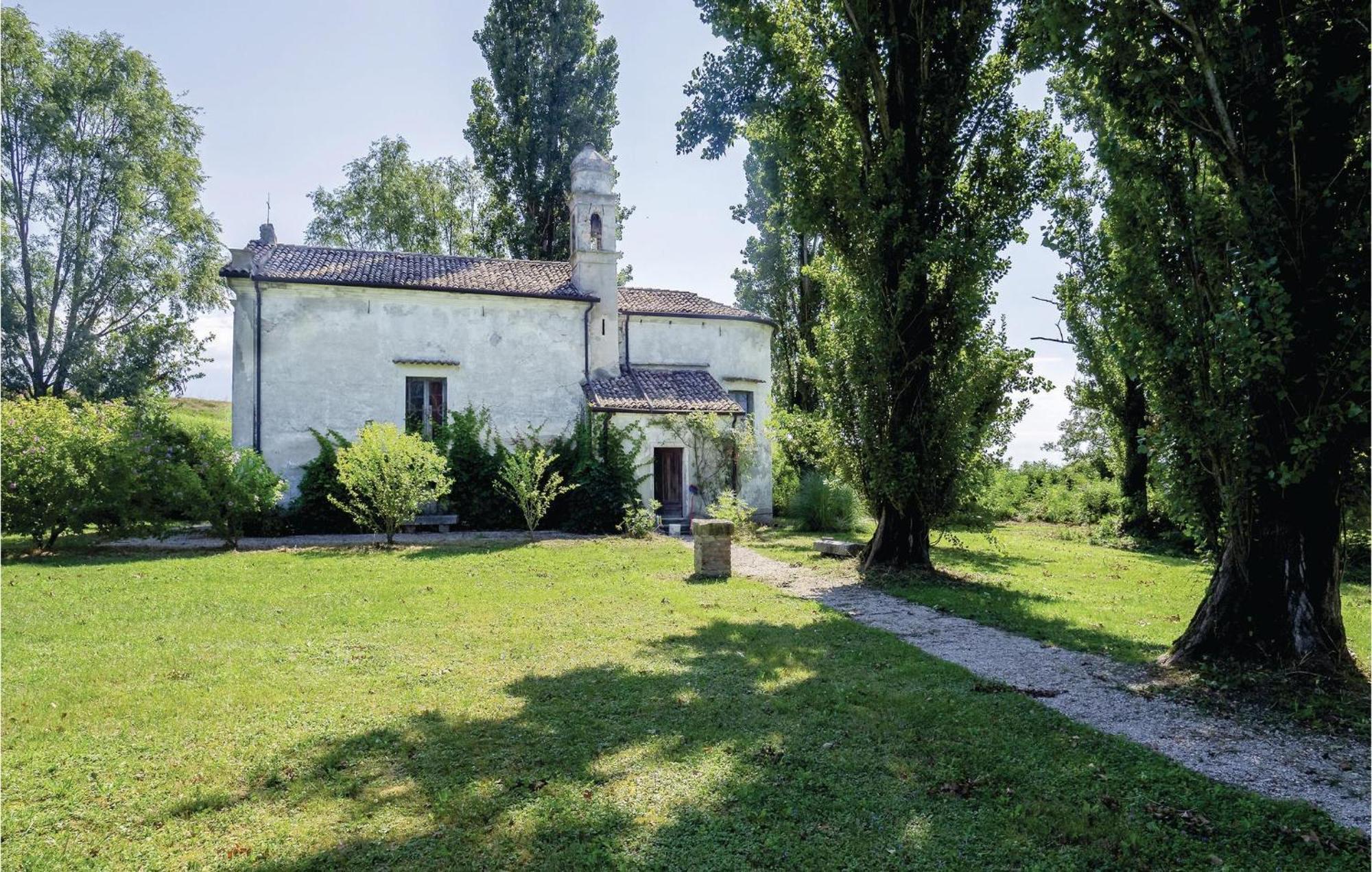 2 Bedroom Awesome Home In Taglio Di Po Ro ポルト・ヴィーロ エクステリア 写真
